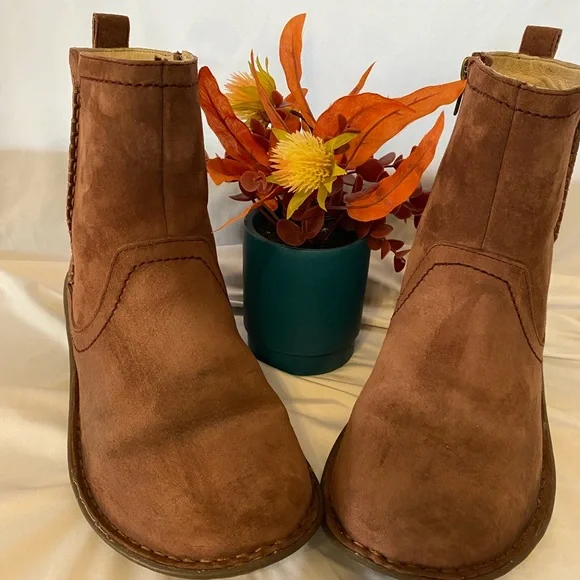 UGG SUEDE NEEVAH ANKLE BOOTS SN 1003421 Brown – size 9 - Picture 3 of 16